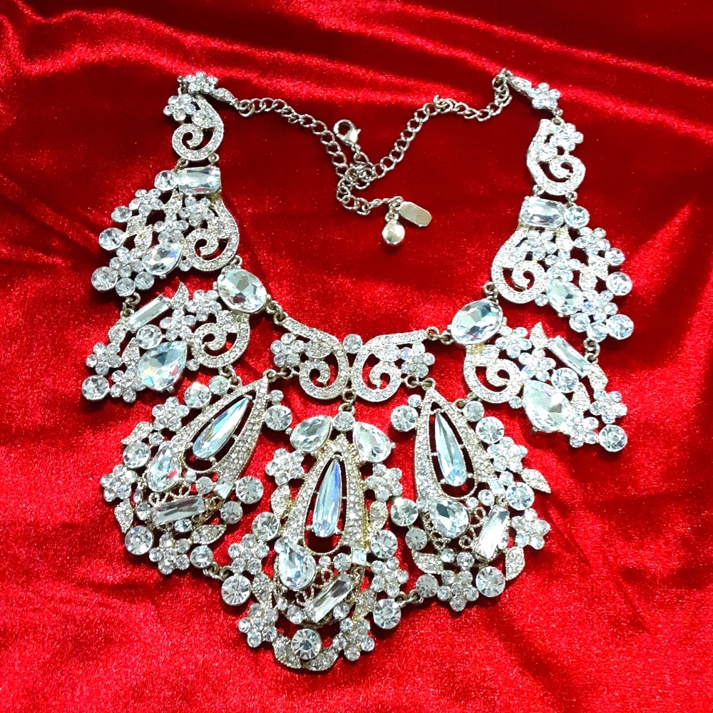 Statement necklace
